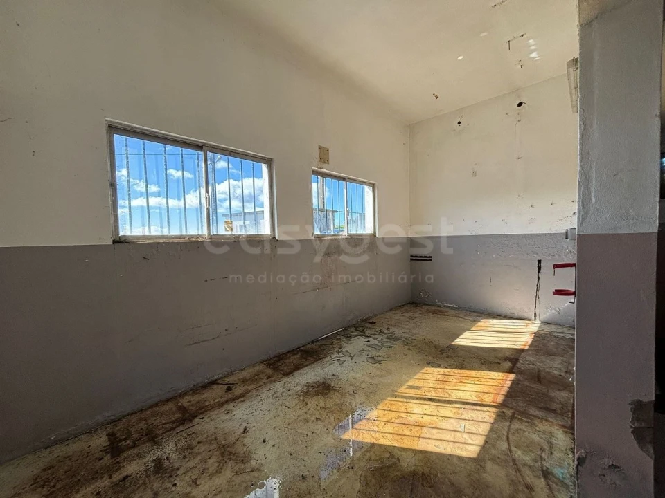 Armazém para Venda em Praia da Vitoria (Santa Cruz) Foto 26