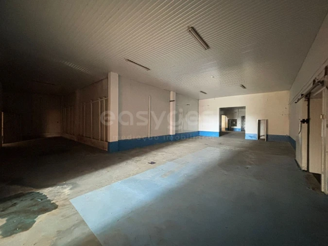 Armazém para Venda em Praia da Vitoria (Santa Cruz) Foto 18