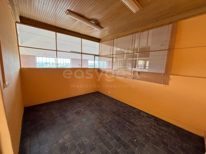 Armazém para Venda em Praia da Vitoria (Santa Cruz) Foto 23