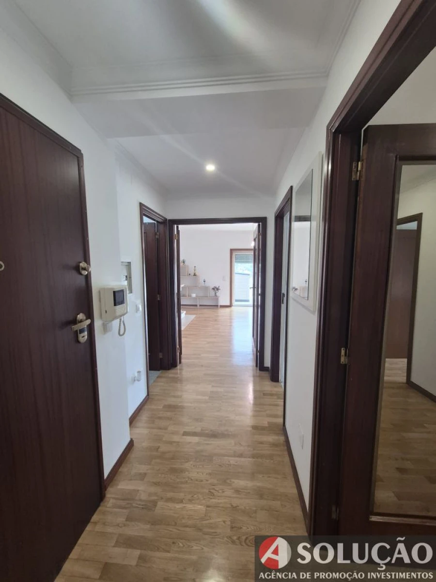 Apartamento T2 para Venda em Oliveira do Douro Foto 9