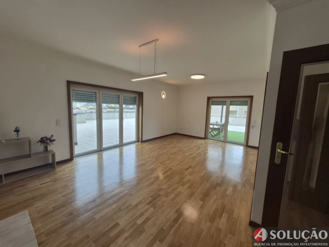 Apartamento T2 para Venda em Oliveira do Douro Foto 2