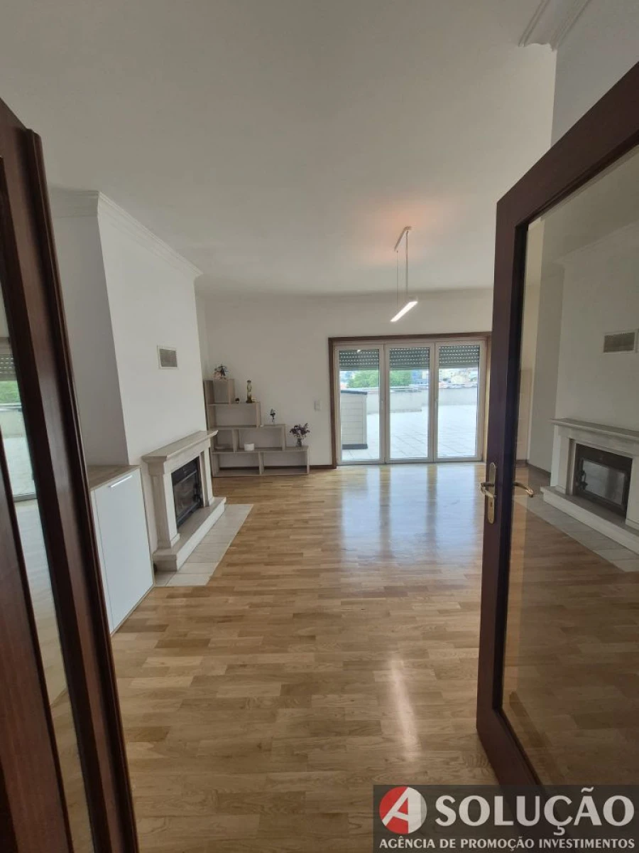 Apartamento T2 para Venda em Oliveira do Douro Foto 3
