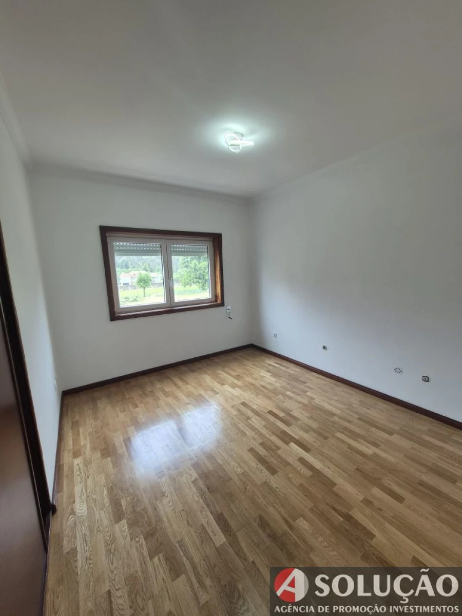 Apartamento T2 para Venda em Oliveira do Douro Foto 16