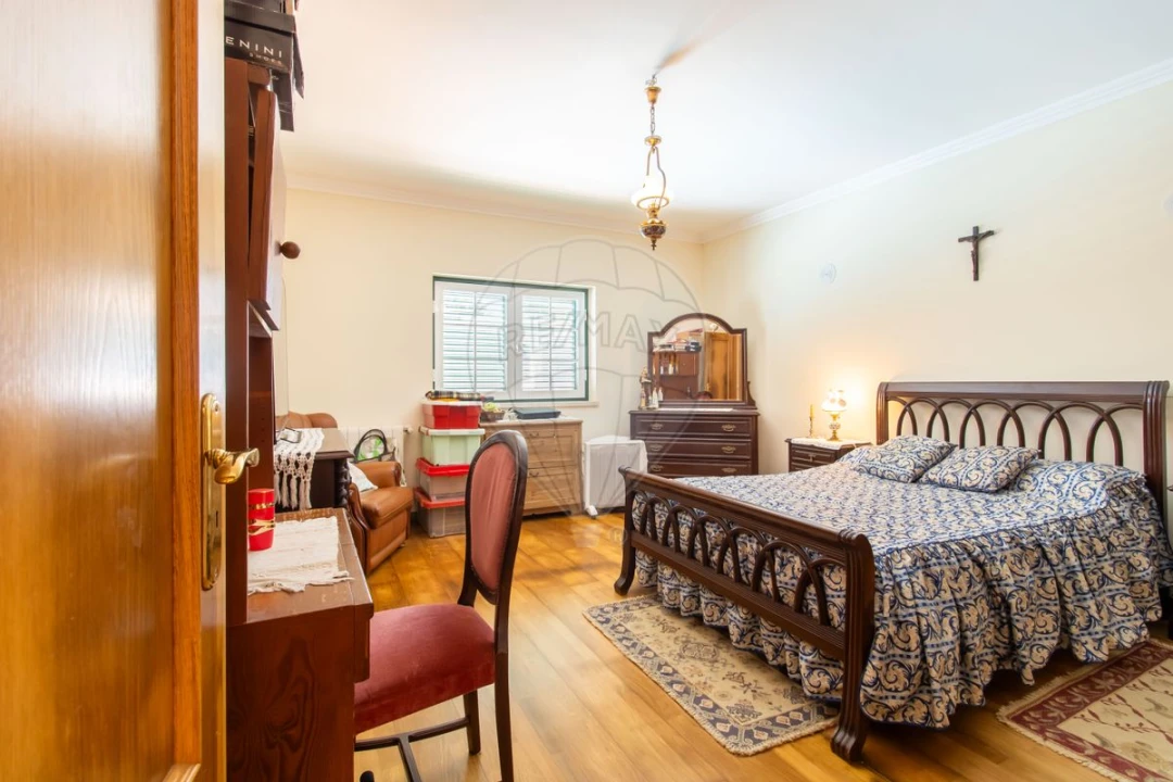 Moradia T4 para Venda em Silveira Foto 11