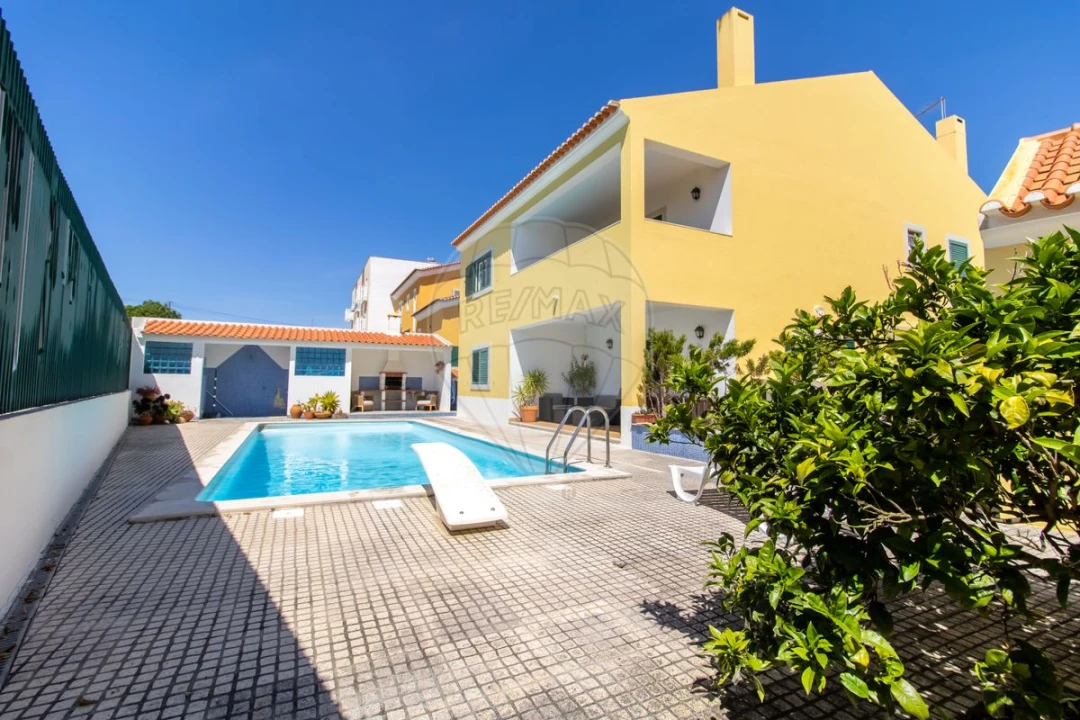 Moradia T4 para Venda em Silveira Foto 4