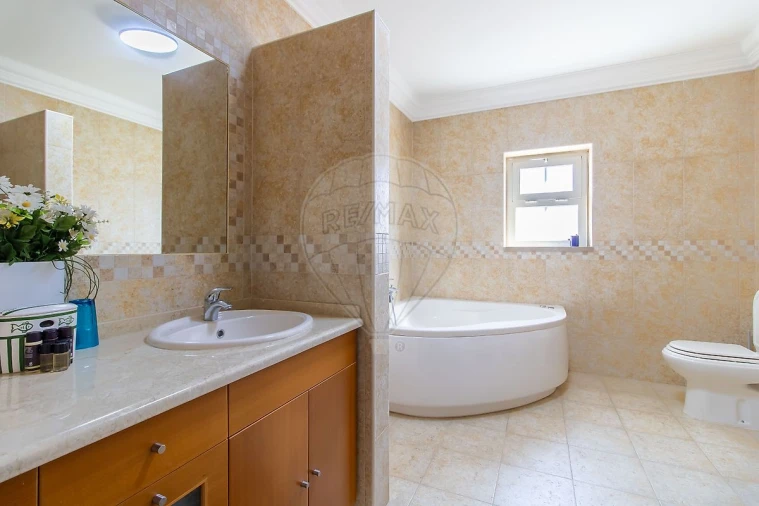 Moradia T4 para Venda em Silveira Foto 21