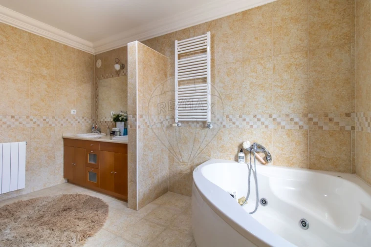 Moradia T4 para Venda em Silveira Foto 22