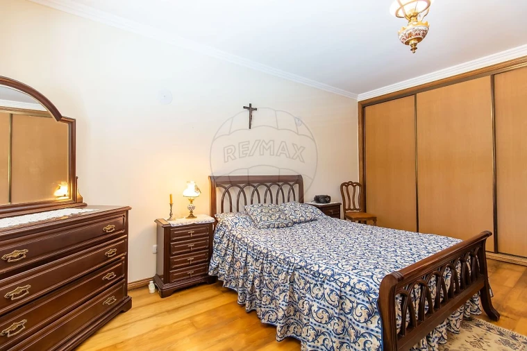 Moradia T4 para Venda em Silveira Foto 12