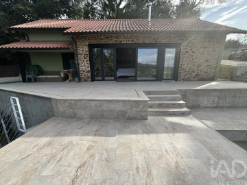 Moradia T4 para Venda em Fornelos e Queijada