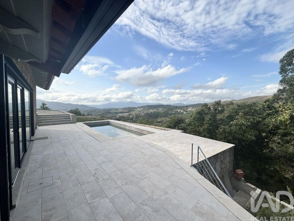 Moradia T4 para Venda em Fornelos e Queijada Foto 1