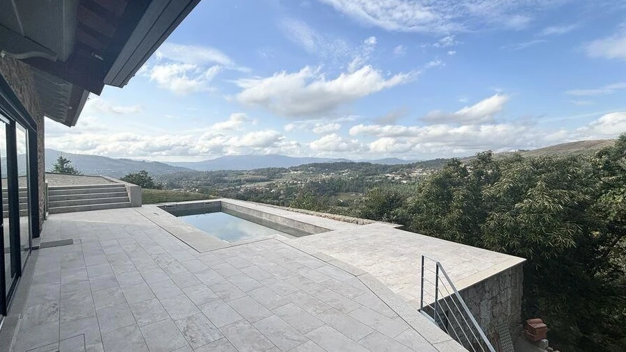 Moradia T4 para Venda em Fornelos e Queijada