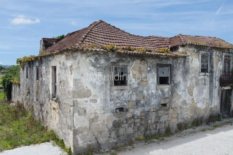 Moradia T5 para Venda em Vila Cova e Feitos