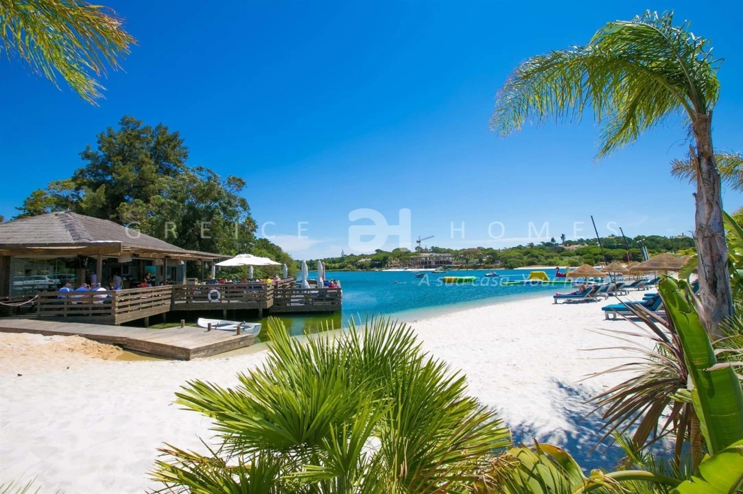 Moradia T24 para Venda em Almancil Foto 3