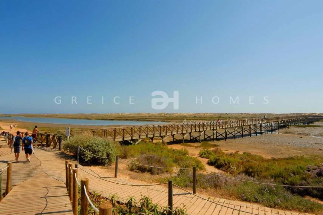 Moradia T24 para Venda em Almancil Foto 2