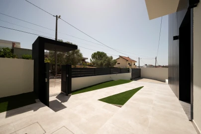 Moradia T4 para Venda em Pontinha e Famões