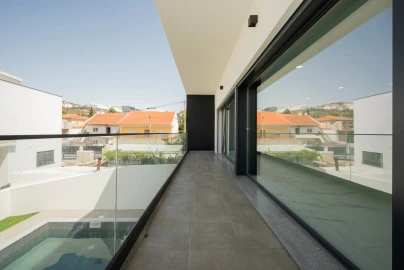 Moradia T4 para Venda em Pontinha e Famões