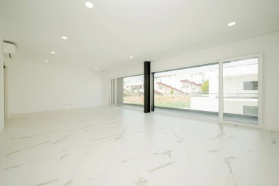 Moradia T4 para Venda em Pontinha e Famões
