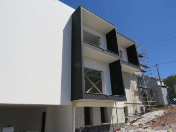 Moradia T4 para Venda em Pontinha e Famões