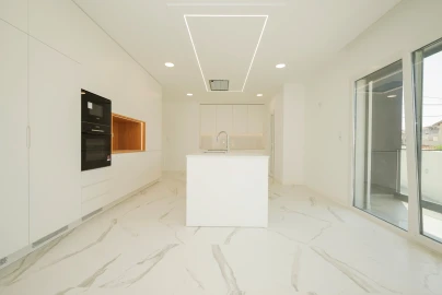 Moradia T4 para Venda em Pontinha e Famões