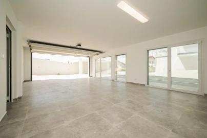 Moradia T4 para Venda em Pontinha e Famões