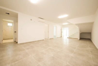 Moradia T4 para Venda em Pontinha e Famões