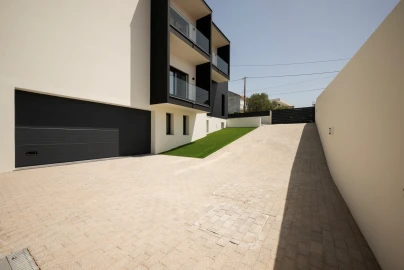 Moradia T4 para Venda em Pontinha e Famões