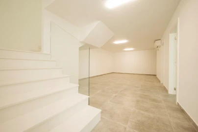 Moradia T4 para Venda em Pontinha e Famões