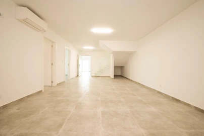 Moradia T4 para Venda em Pontinha e Famões