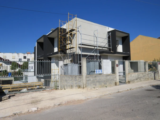 Moradia T4 para Venda em Pontinha e Famões