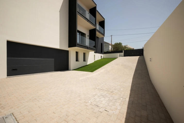 Moradia T5 para Venda em Pontinha e Famões Foto 76