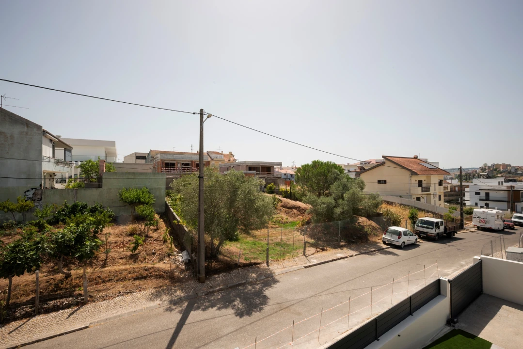 Moradia T5 para Venda em Pontinha e Famões Foto 70