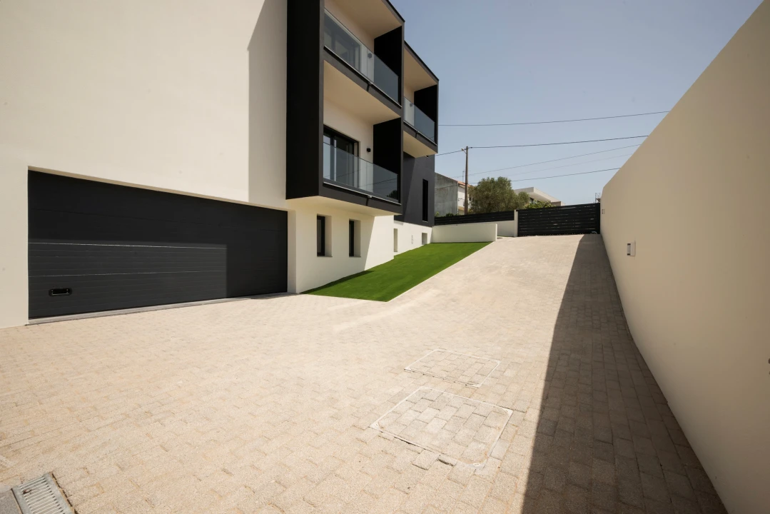 Moradia T5 para Venda em Pontinha e Famões Foto 76
