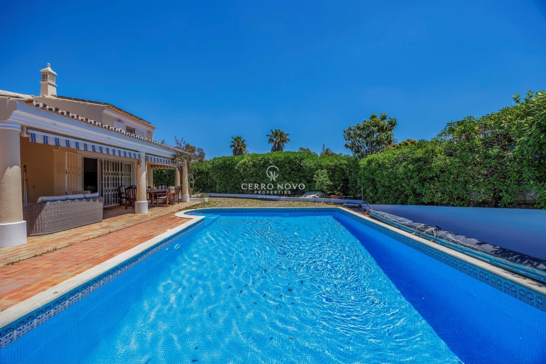 Moradia T4 para Venda em Guia Foto 25