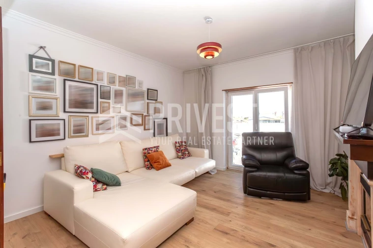 Apartamento T2 para Venda em Rio de Mouro Foto 7