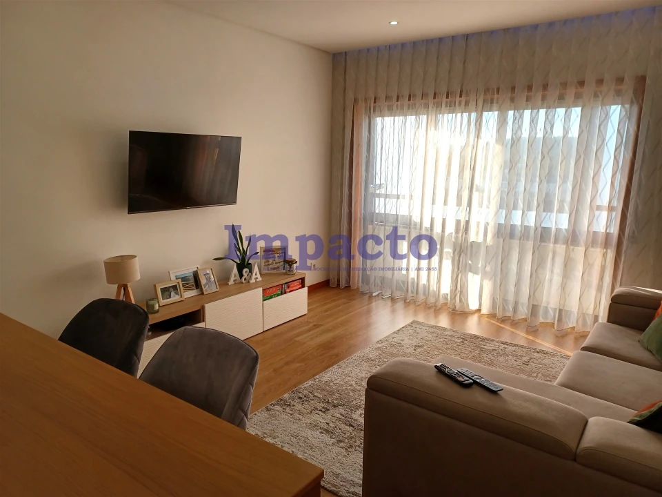 Apartamento T3 para Venda em Milheiros de Poiares Foto 2