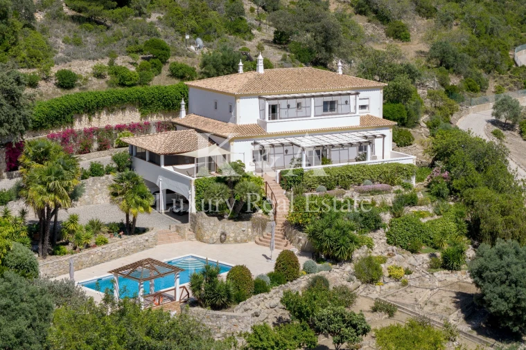 Quinta T6 para Venda em Santa Barbara de Nexe Foto 2