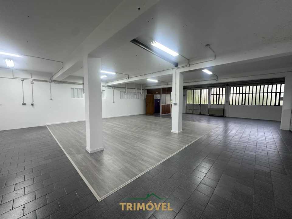 Armazém para Arrendamento em São Roque Foto 3