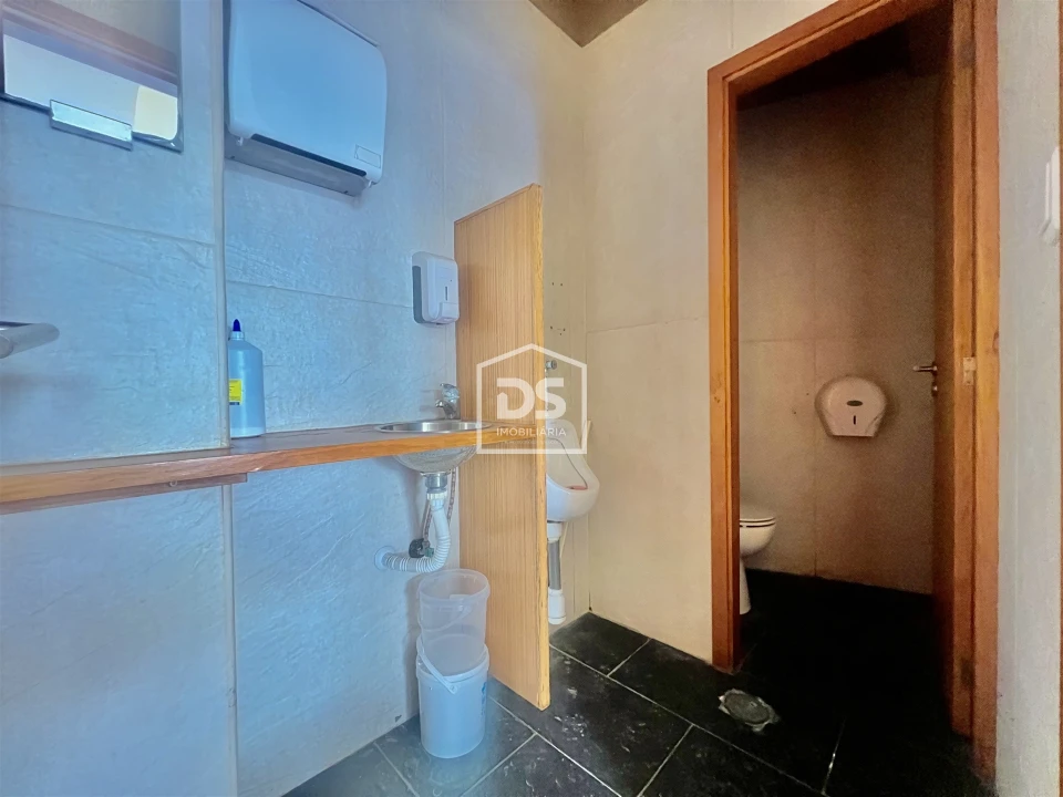 Loja para Arrendamento em Penafiel Foto 10