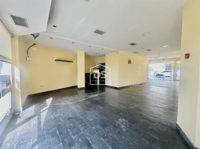 Loja para Arrendamento em Penafiel Foto 4