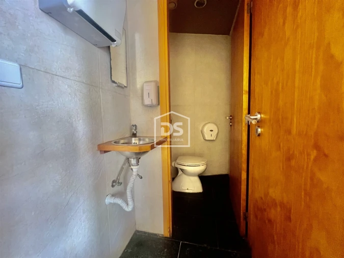 Loja para Arrendamento em Penafiel Foto 11