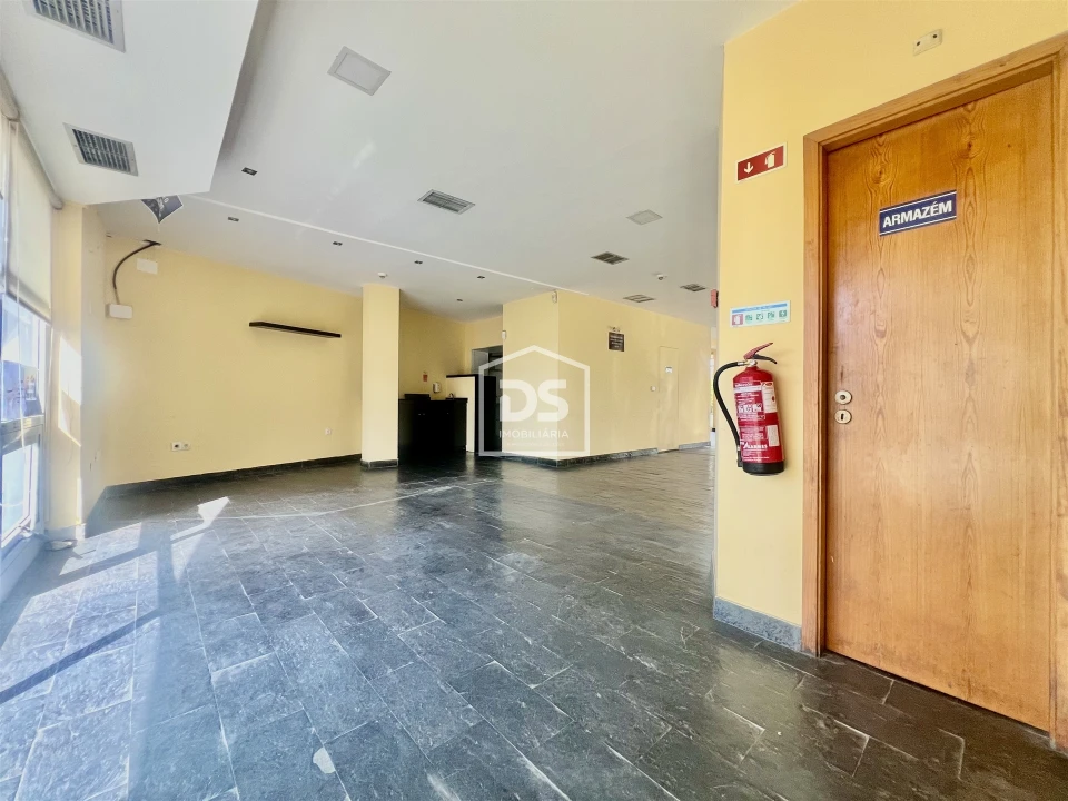Loja para Arrendamento em Penafiel Foto 3