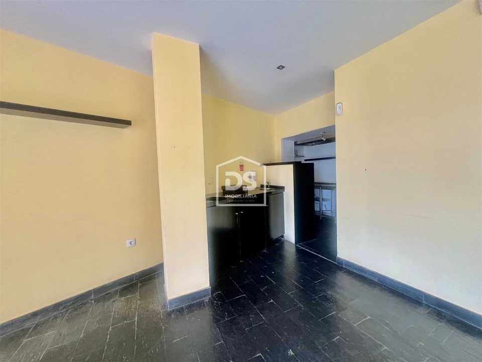 Loja para Arrendamento em Penafiel Foto 8