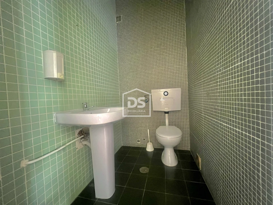 Loja para Arrendamento em Penafiel Foto 8