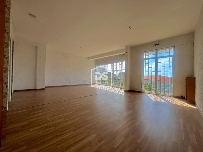 Loja para Arrendamento em Penafiel Foto 2