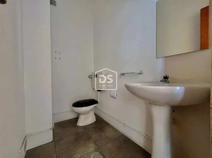 Loja para Arrendamento em Penafiel Foto 9