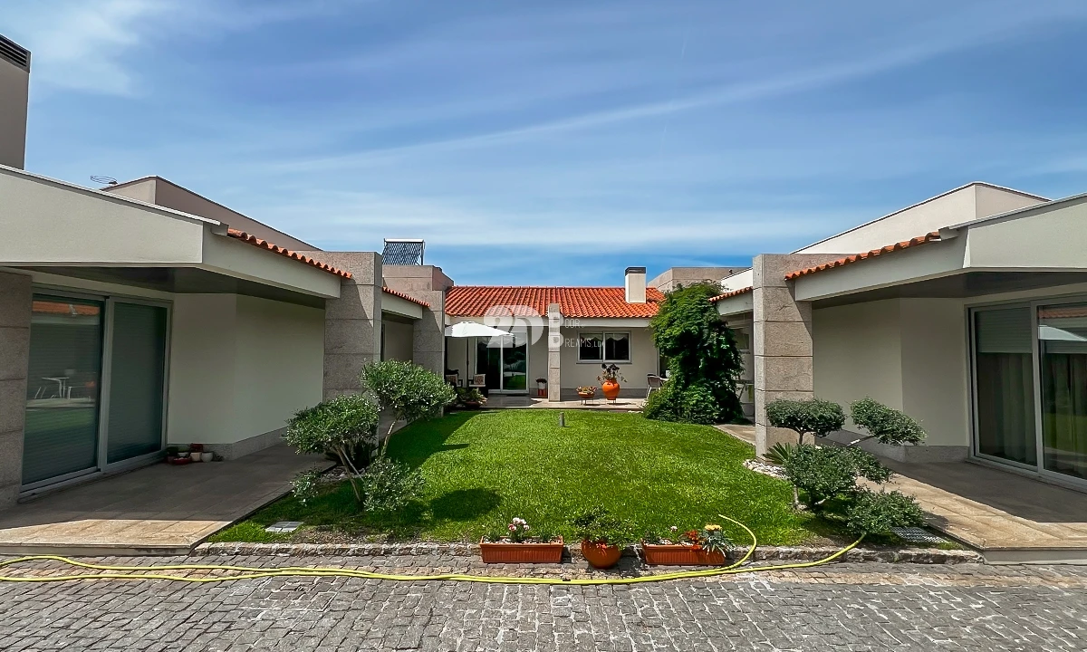 Moradia T4 para Venda em Louro Foto 16