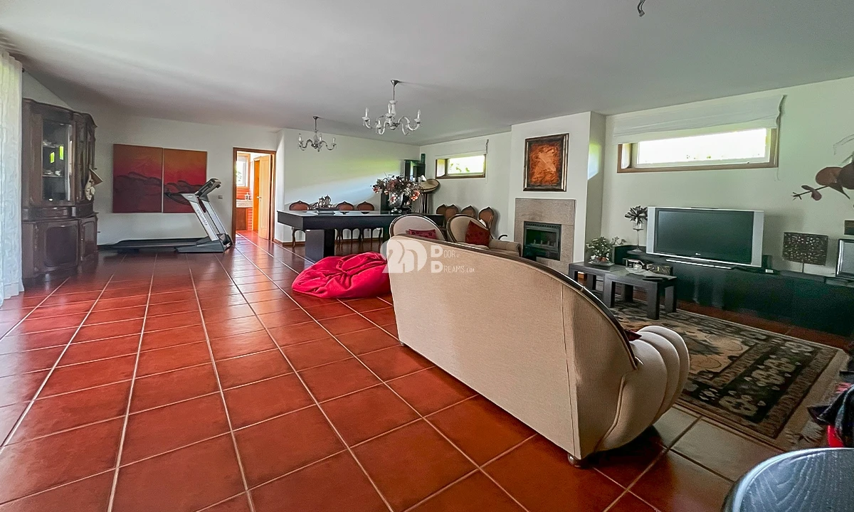 Moradia T4 para Venda em Louro Foto 13