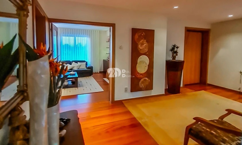 Moradia T4 para Venda em Louro Foto 4