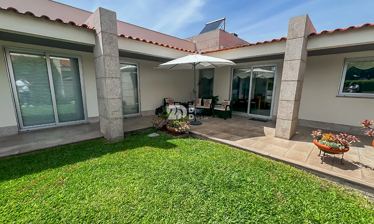 Moradia T4 para Venda em Louro Foto 18