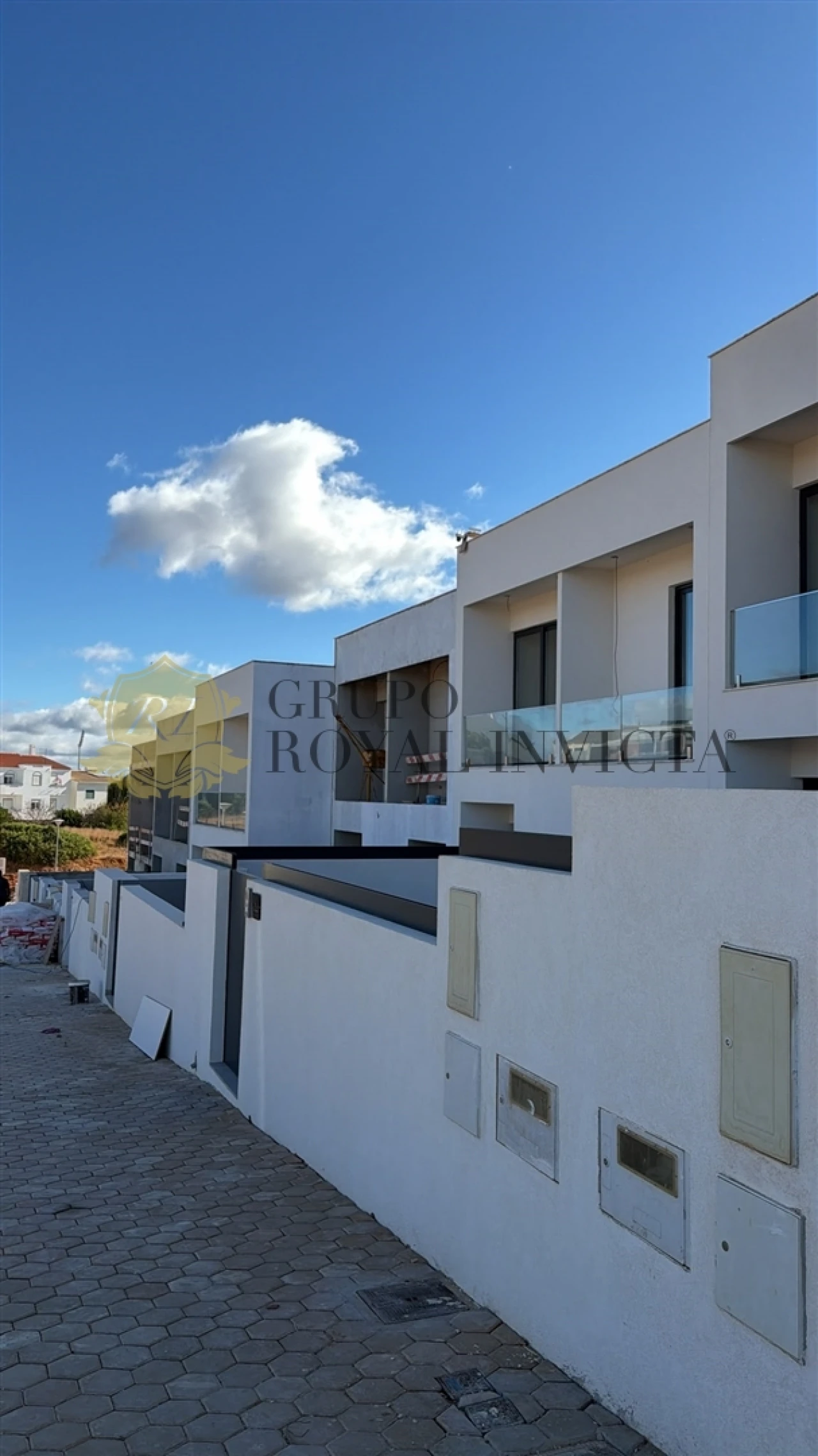 Moradia T4 para Venda em Estômbar e Parchal Foto 1